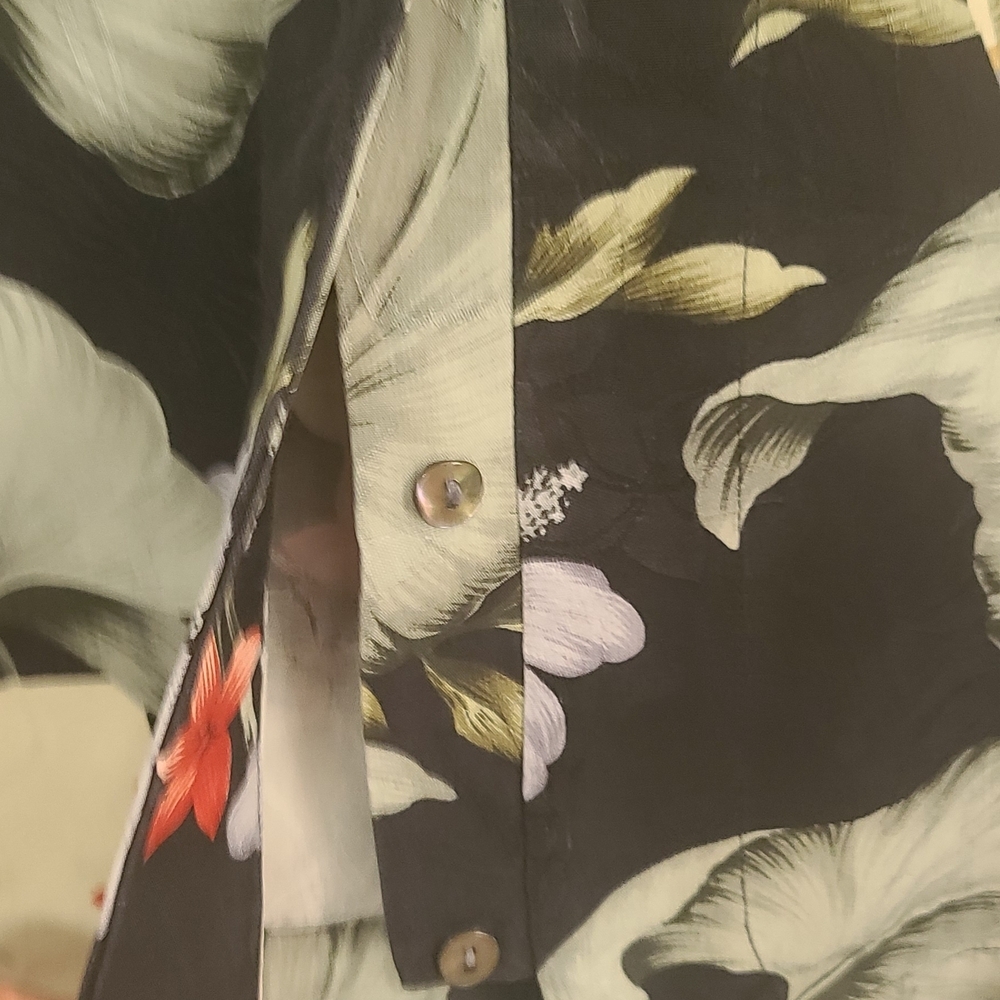Men's Black Hawaiian Floral Camp Shirt - Lightweight Casual 100% Silk - Picture 5 of 8